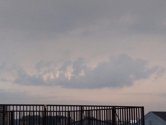 変な雲.JPG